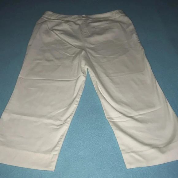 ST. JOHN’S BAY stretch capris with pockets white size 12 - Picture 2 of 8
